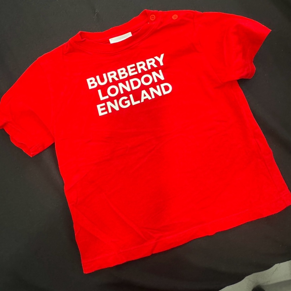 Burberry tshirt